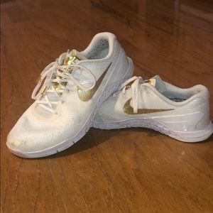 Nike Metcon: Gold & White
